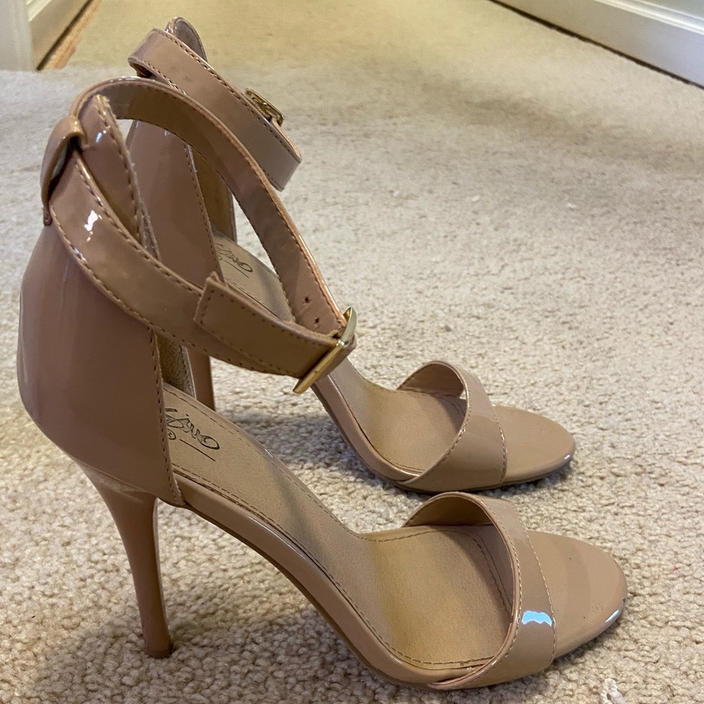 Tan Target heels - Picture 2 of 3